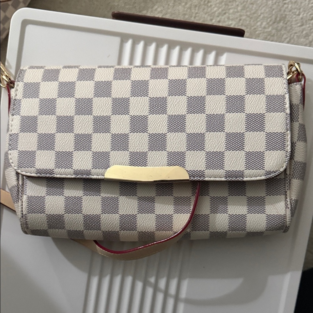 Stylish Checkered Shoulder Bag
